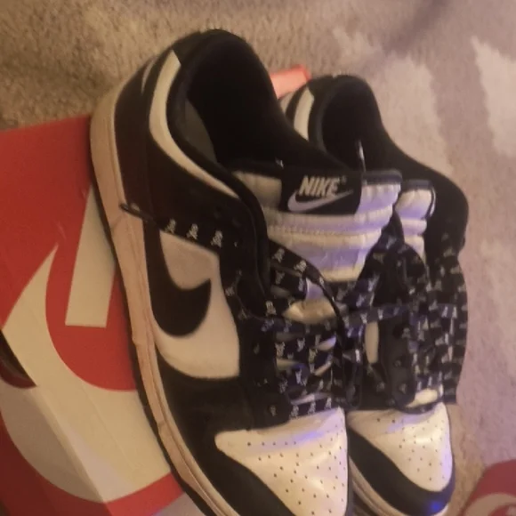 Nike Black and White Sneakers - Picture 1 of 4